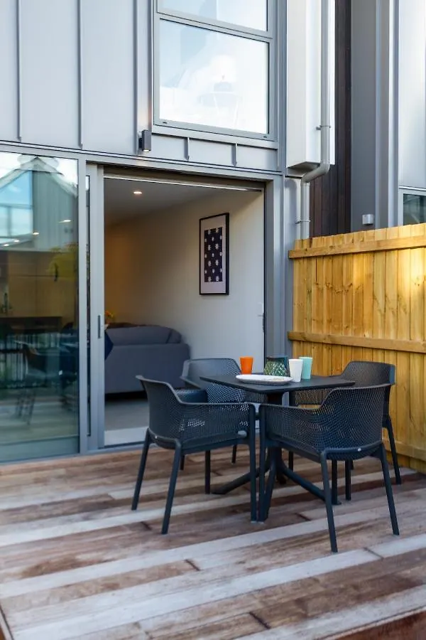 City Lights Retreat With Carpark 2 Bed 2 Bath Christchurch Apartamento