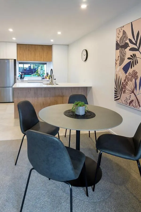 City Lights Retreat With Carpark 2 Bed 2 Bath Крайстчёрч