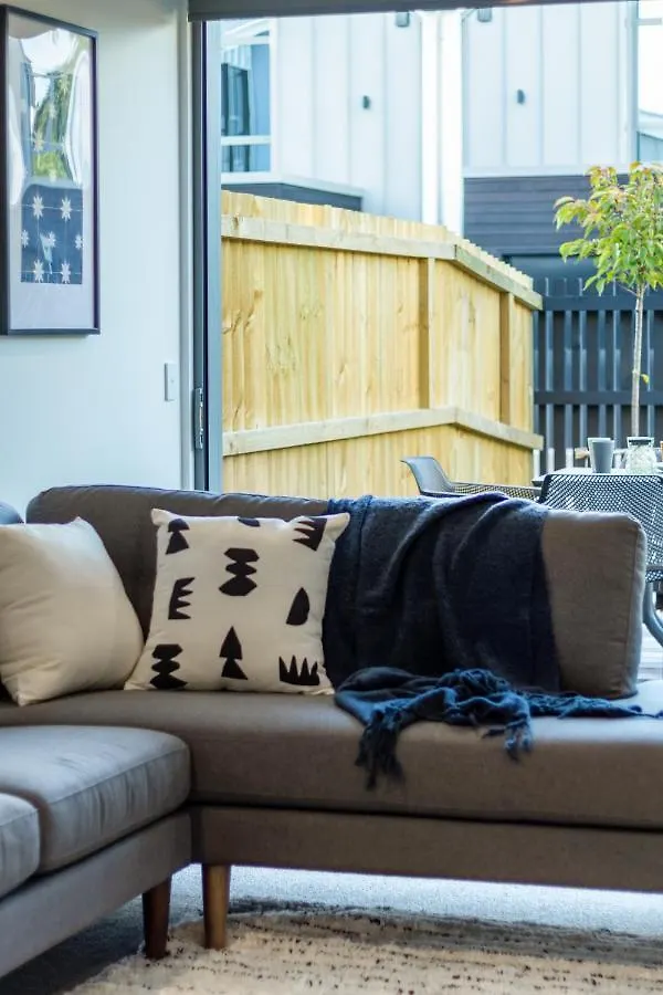 Апартаменты City Lights Retreat With Carpark 2 Bed 2 Bath Крайстчёрч
