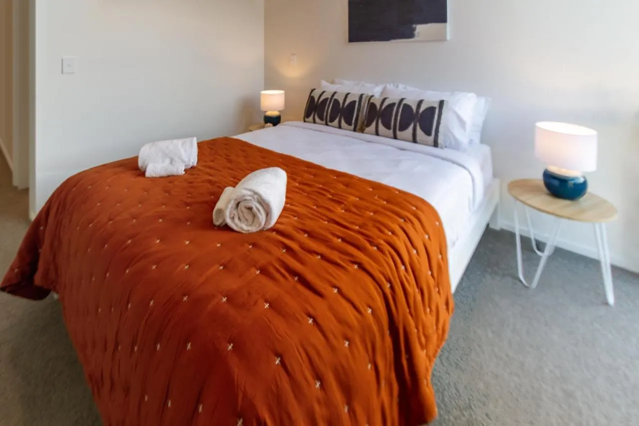 City Lights Retreat With Carpark 2 Bed 2 Bath Крайстчёрч