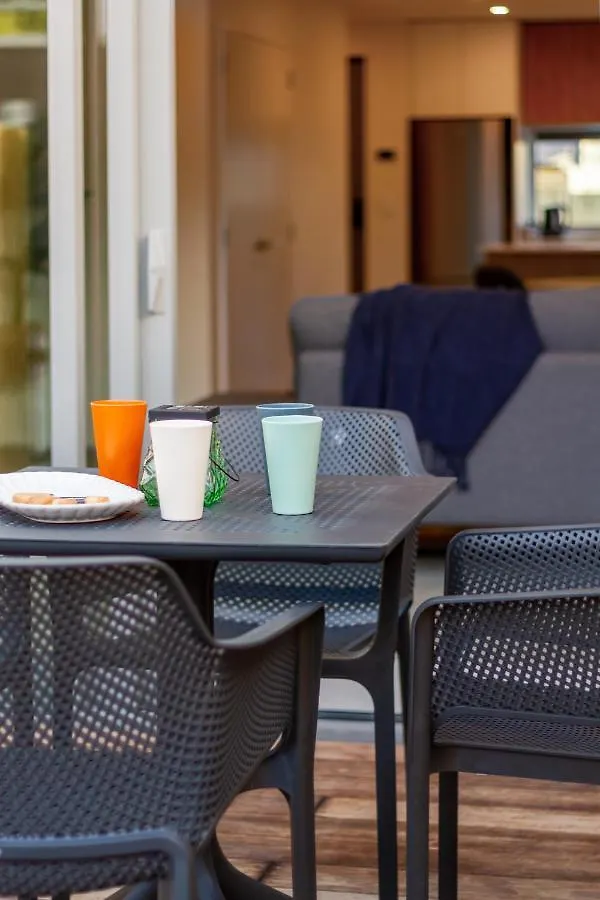 City Lights Retreat With Carpark 2 Bed 2 Bath Крайстчёрч